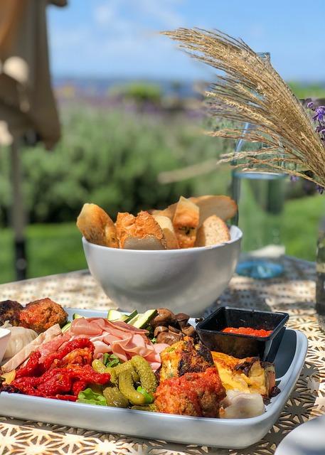 Outdoor Dining: Stylish Ideas for Al Fresco Entertaining